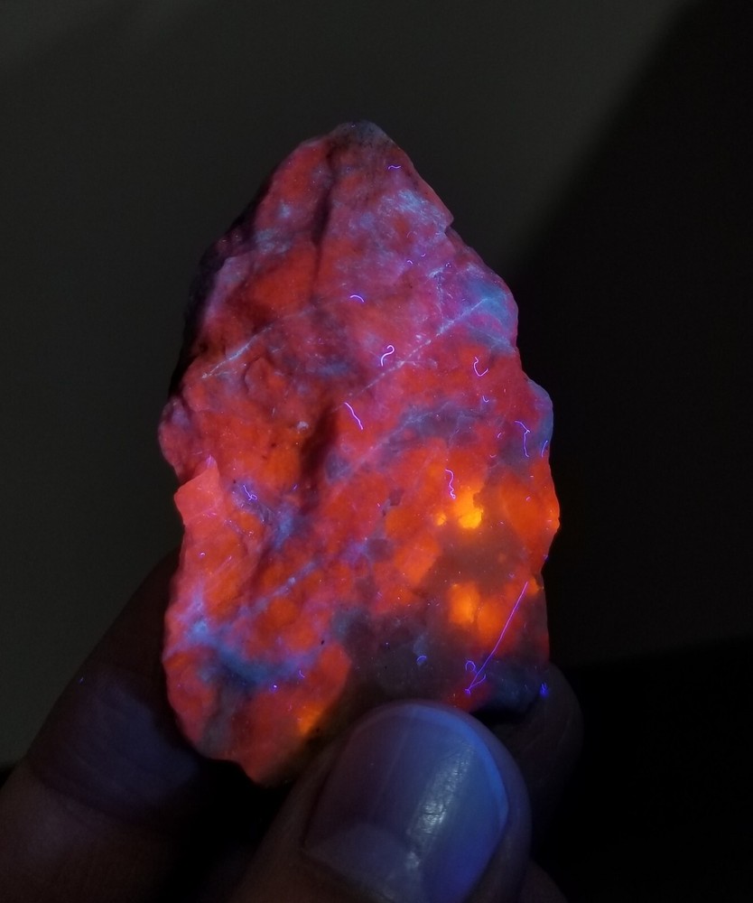 Natural top UV Reactive Tenebrescent Color Change Hackmanite With Albite 38 Gram