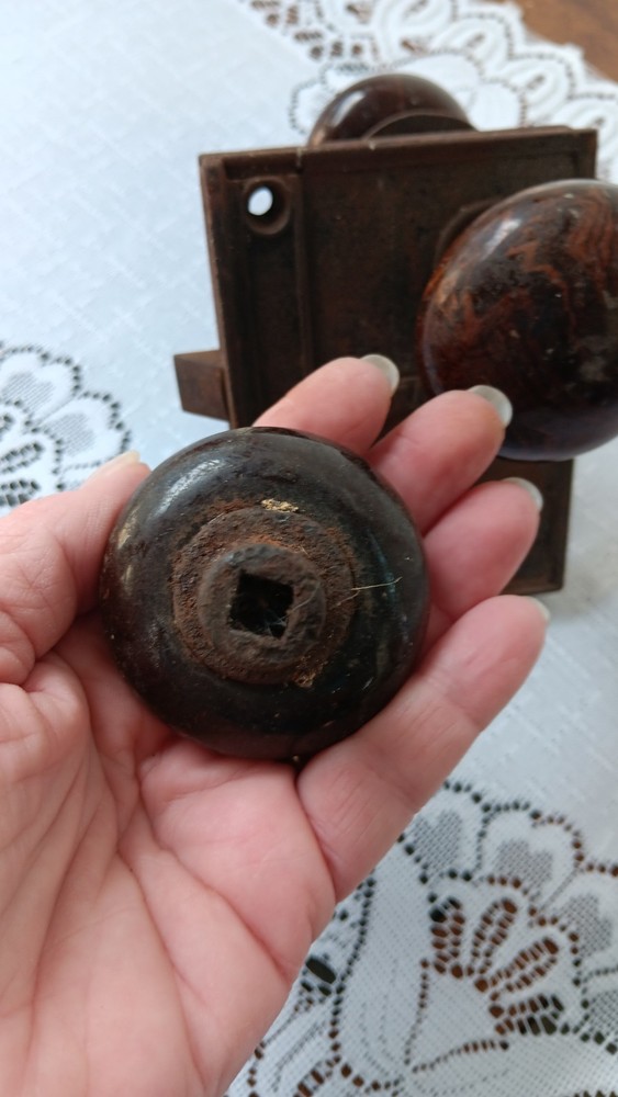 Vintage Norwalk Door Lock Set "Bennington"? Knobs