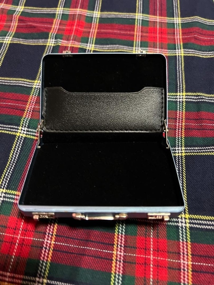 Second hand magic tricksB107 magic trunk case magic