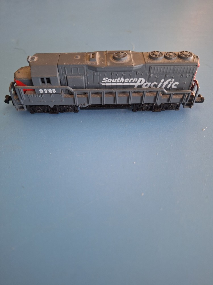 "High Speed" miniature dummy locomotive