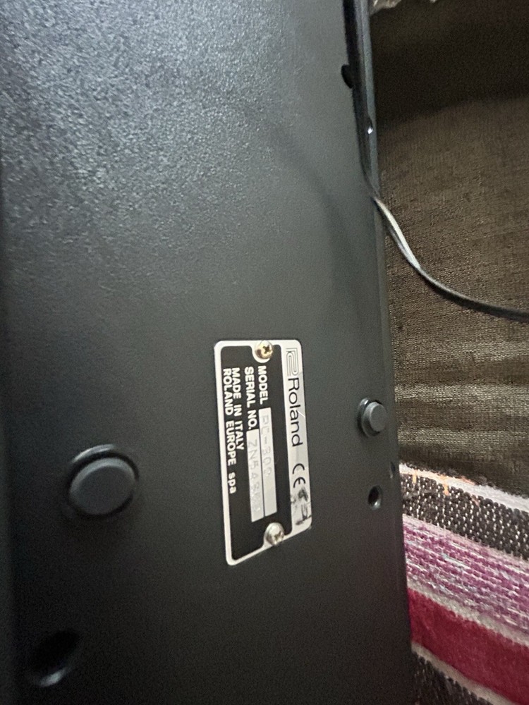 Roland PC 300 MIDI Controller Turns On Untested