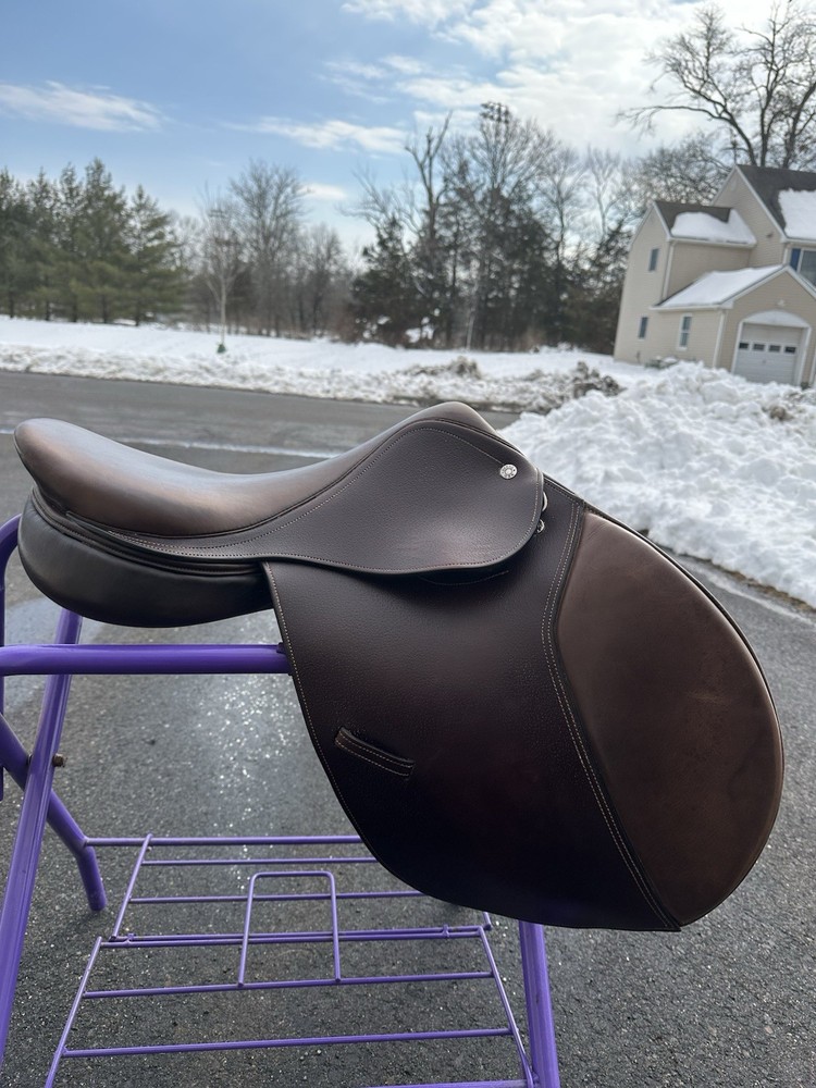 Beval Close Contact Saddle - 16”