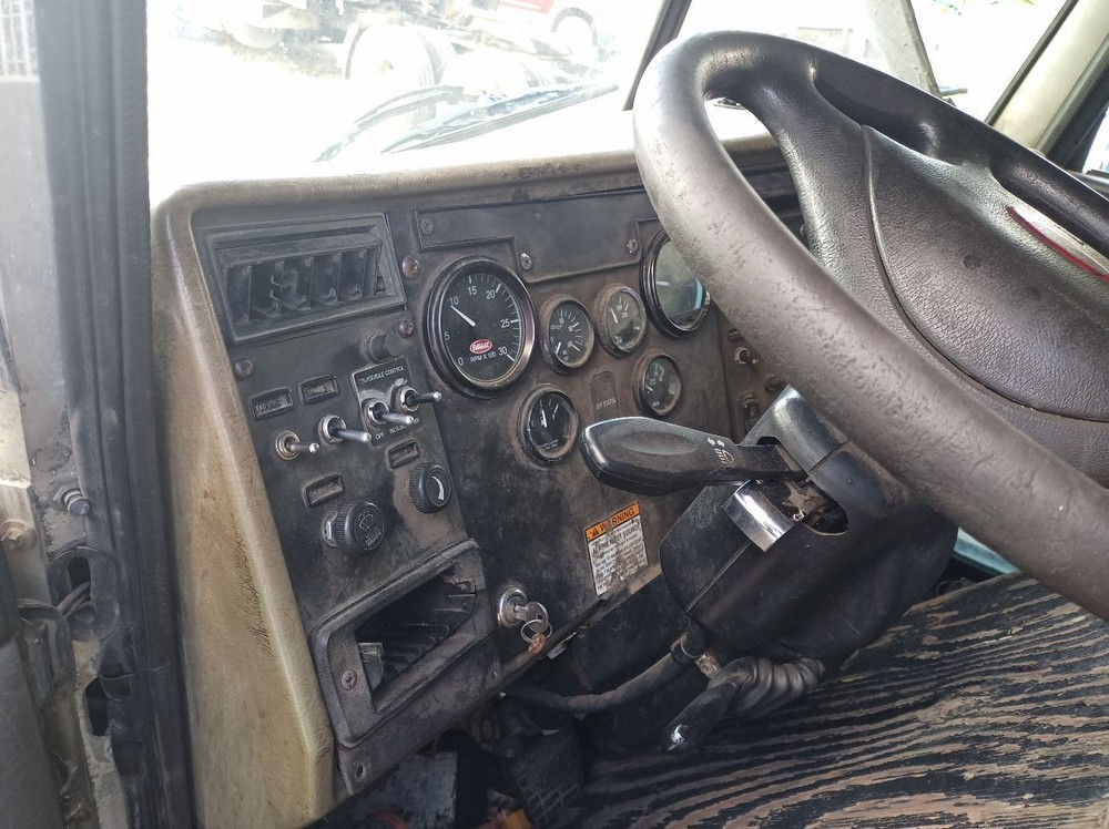 TL30500 Peterbilt Turn Switch (11771596