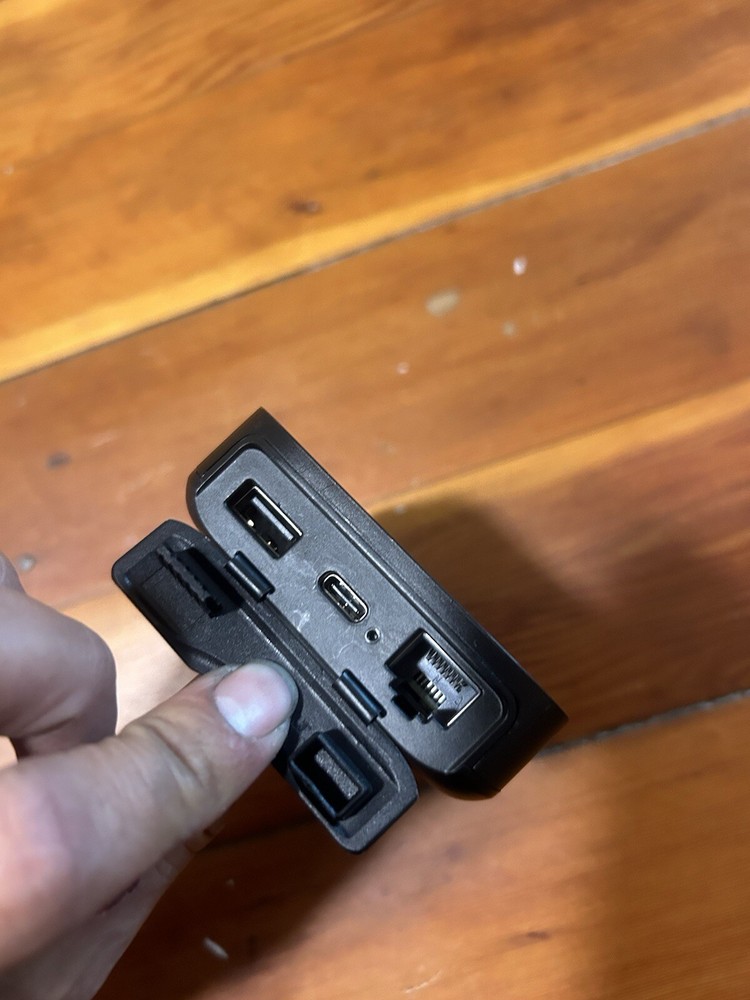 NewQ File Hub, SD CARD Reader