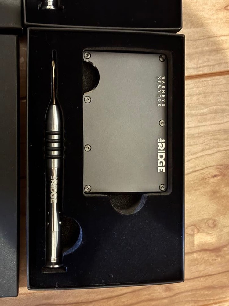 Ridge Card Case Silver with Pen