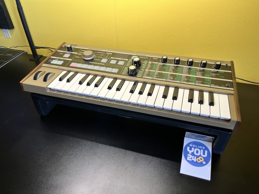 KORG MicroKORG Synthesizer Vocoder w/ AC-adapter | Beautiful Condition