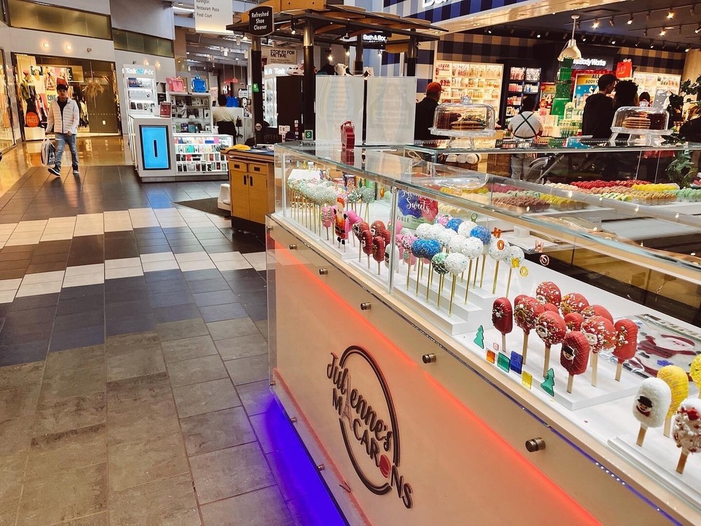 10 by 10 dessert Kiosk - highly functional - Under counter - Screen available -