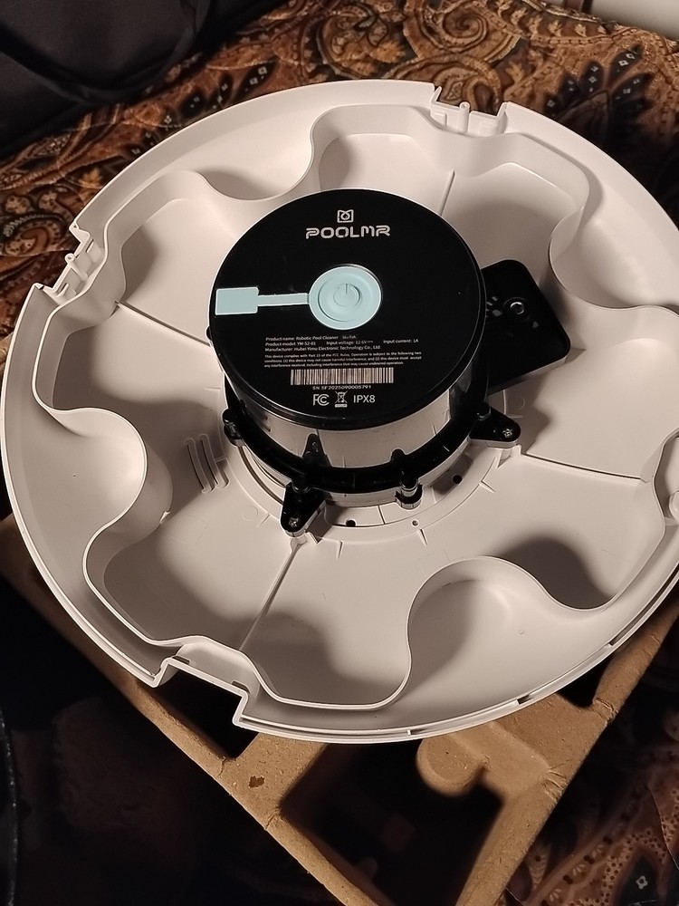 POOLMR Robotic Pool CLEANER