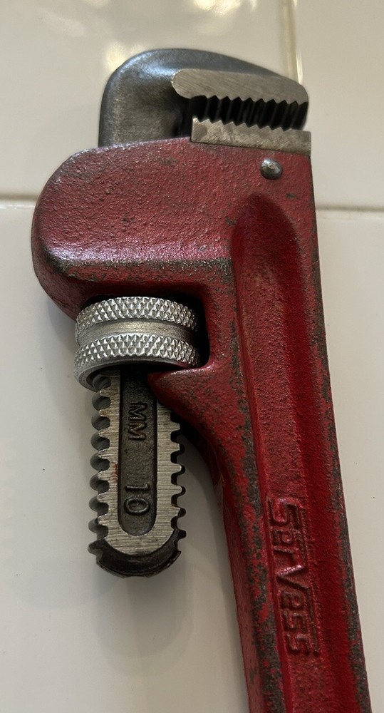 VINTAGE SERVESS 10" PIPE WRENCH