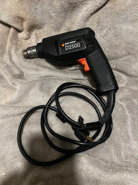 Black & Decker D2500 3/8" variable speed reversible drill