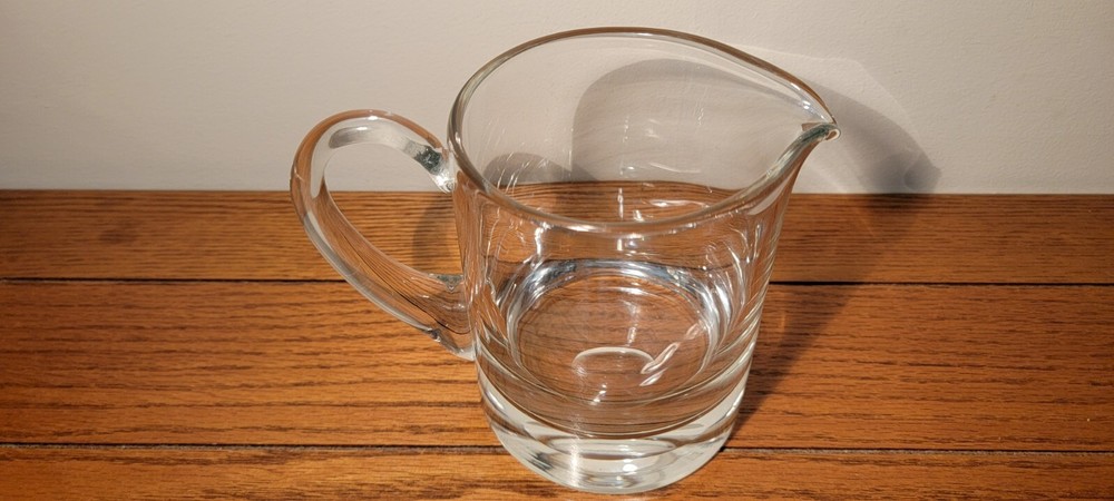 VINTAGE HAND BLOWN GLASS PITCHER WITH APPLIED HANDLE.