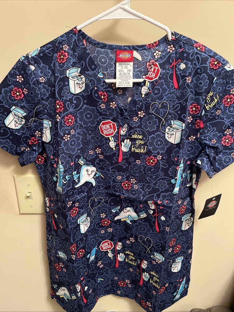 Women’s Dickies Scrub Top NWT Size XS