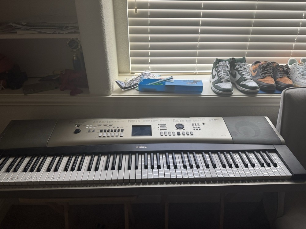 Electric Keyboard Yamaha