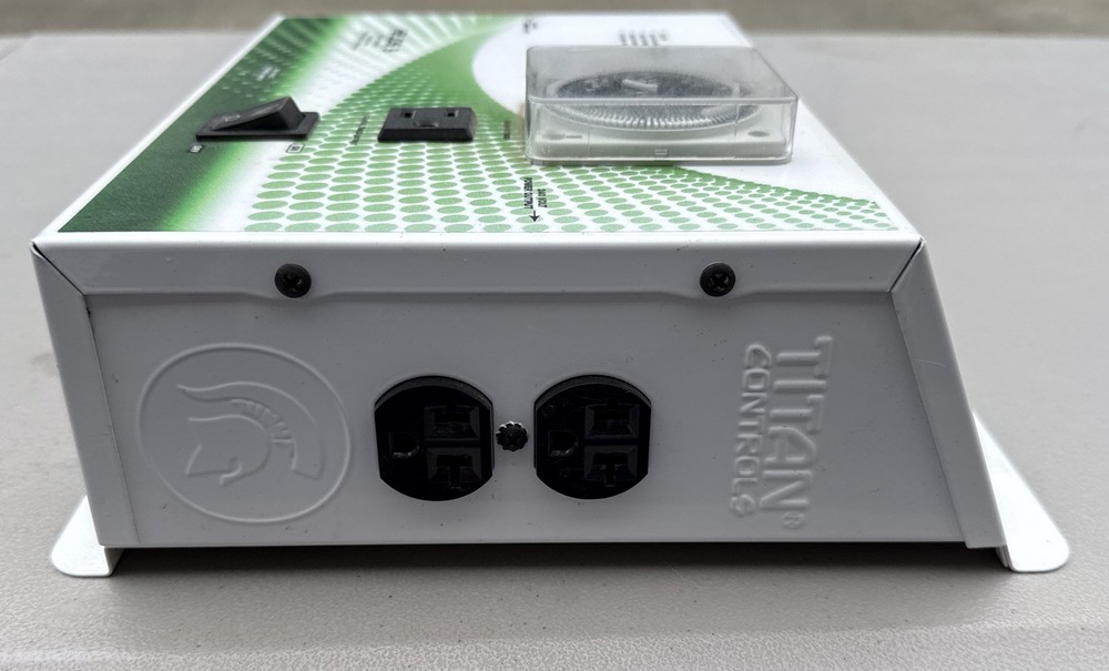 Titan Controls Helios 3 . 4 Light Controller 240 V