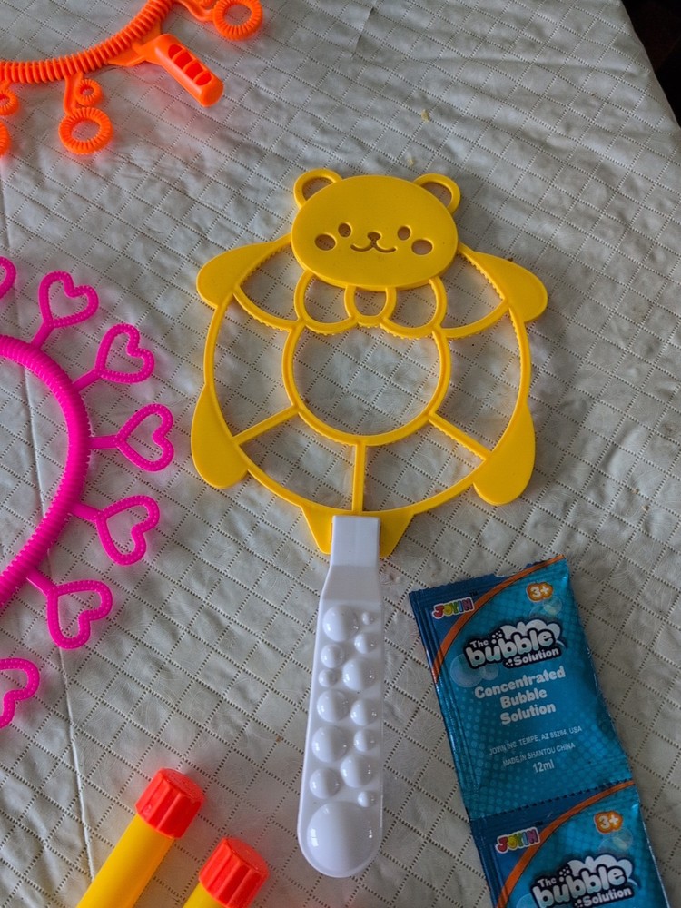Children's Bubble Wand Set With Four Packages Of Concentrated Bubbles Solution