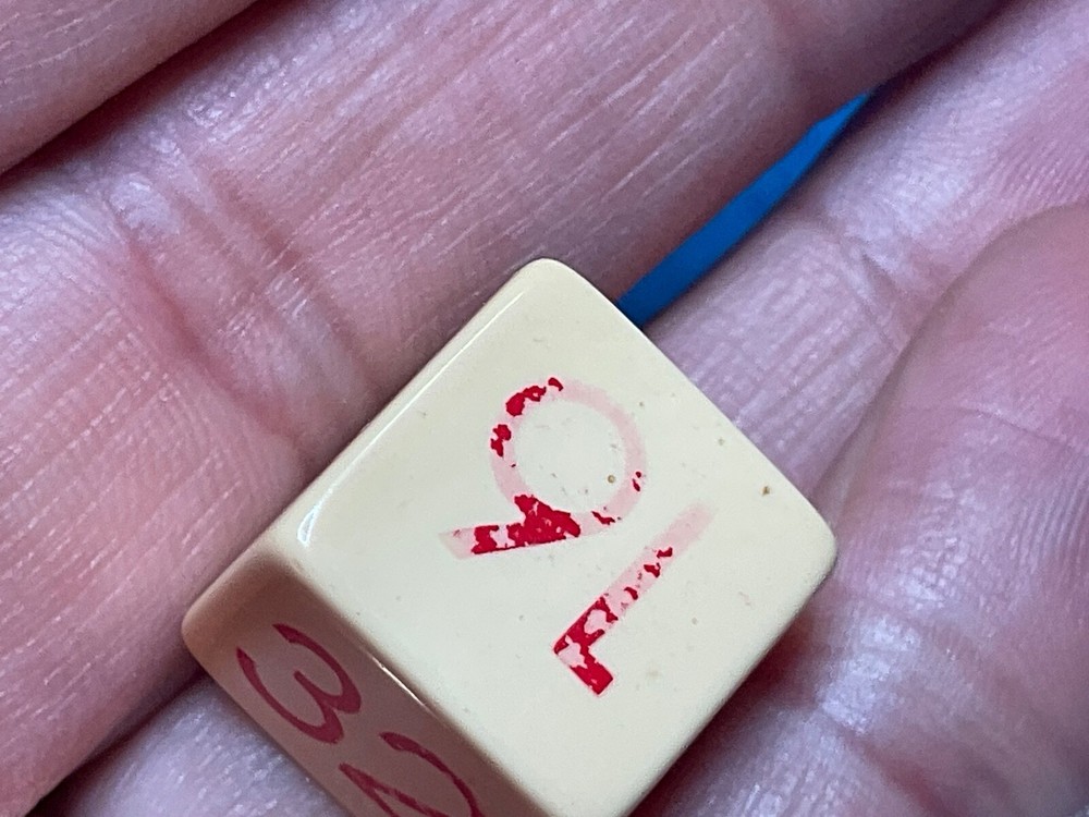 BAKELITE BACKGAMMON CUBE————B-4