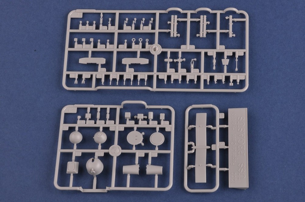 HobbyBoss 82005 1/200 USS Pegasus PHM-1