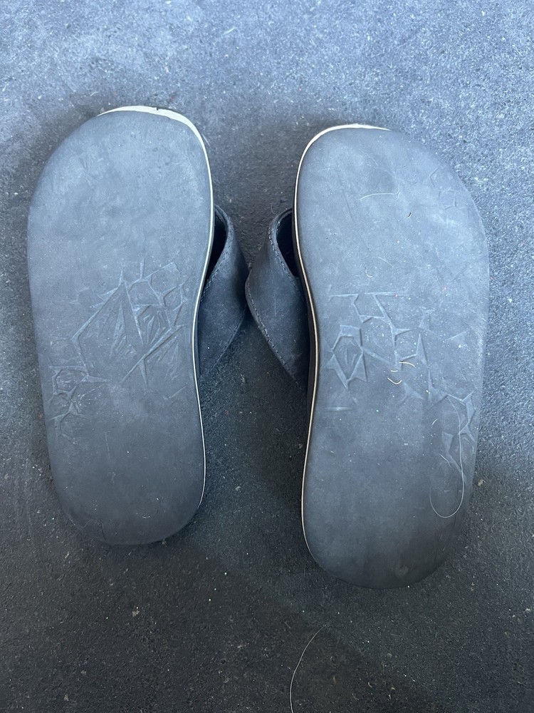 Boys Volcom Size 11 Black Sandal