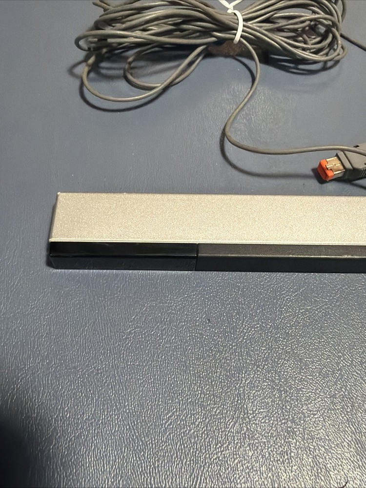 Nintendo Original Wii Sensor Bar - Silver Untested