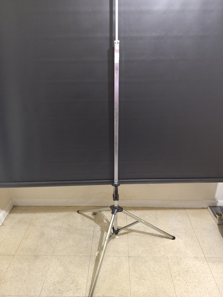 Draper Consul Projection Screen