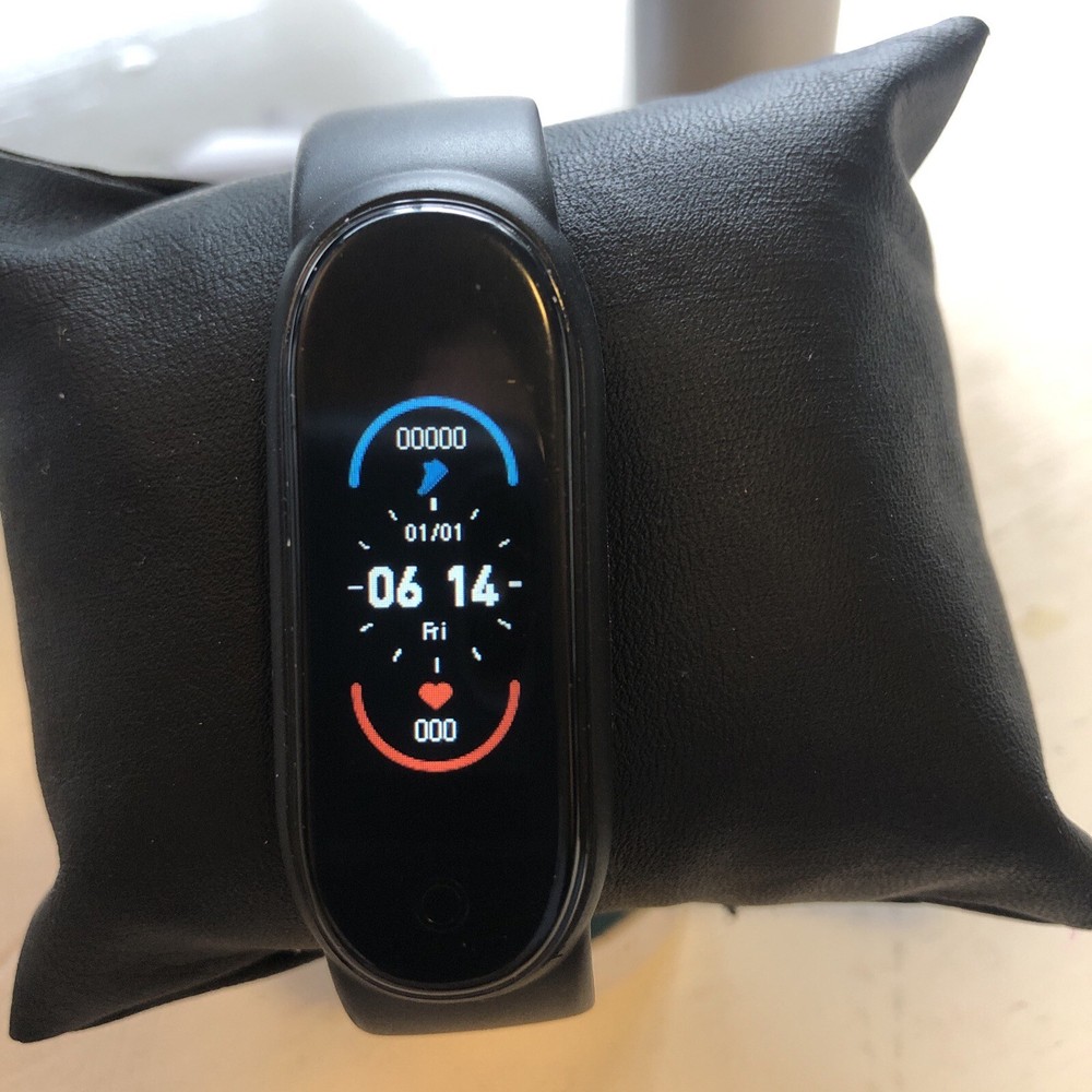 Smartwatch With Dedicated Charge Head