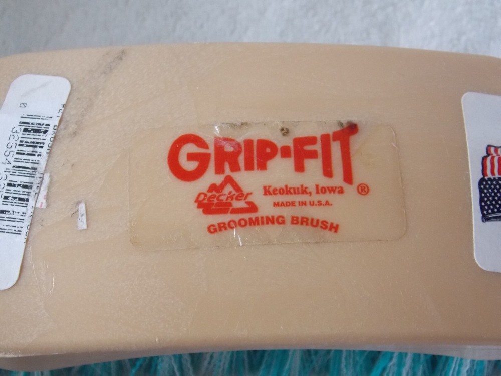 Decker Grip Fit Horse Grooming Brush
