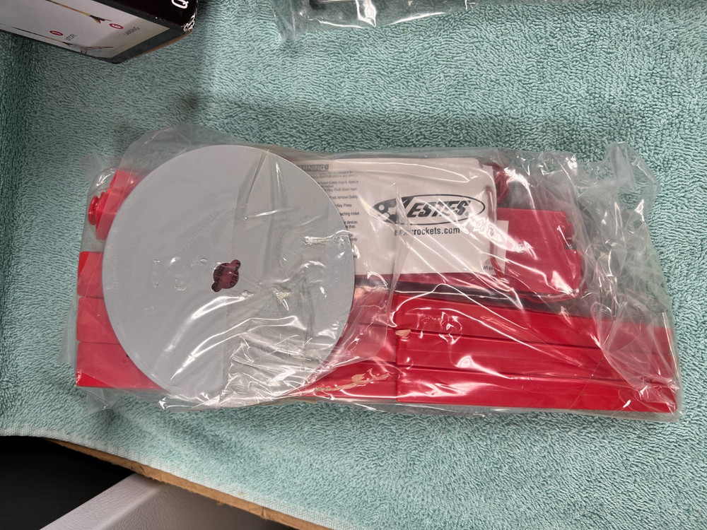 Estes Taser Flying Model Rocket Launch Set #1491 (NEW)