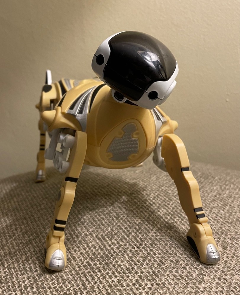 WowWee Robopet 2005 Full Function Interactive Control Dog with Remote - Tested