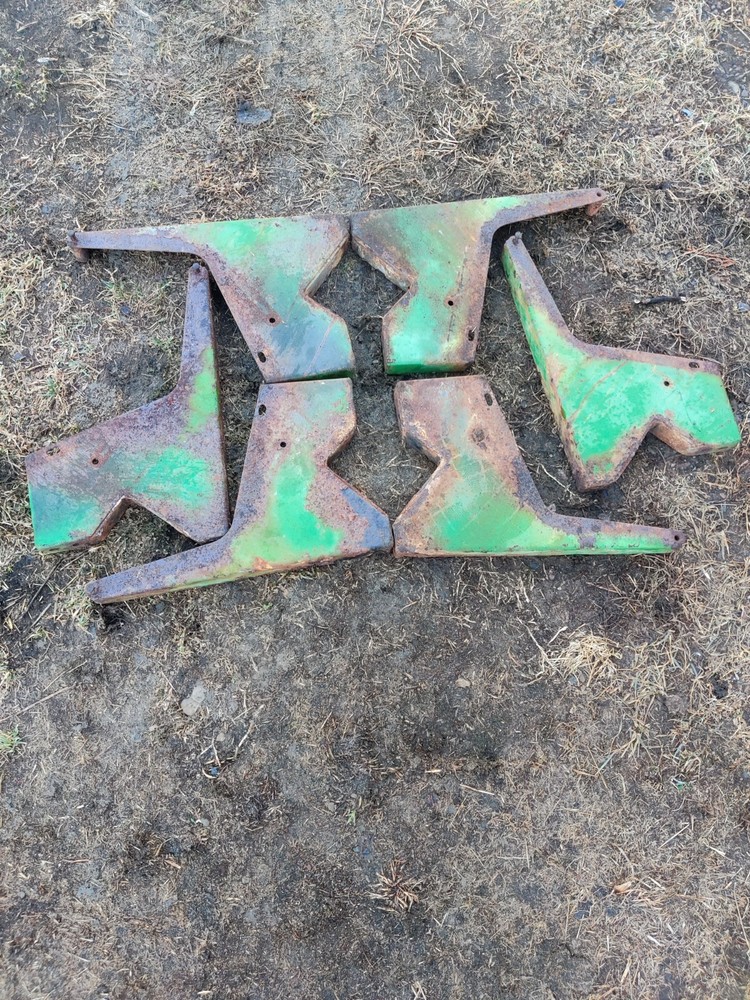 Fertilizer box fits John Deere 7000