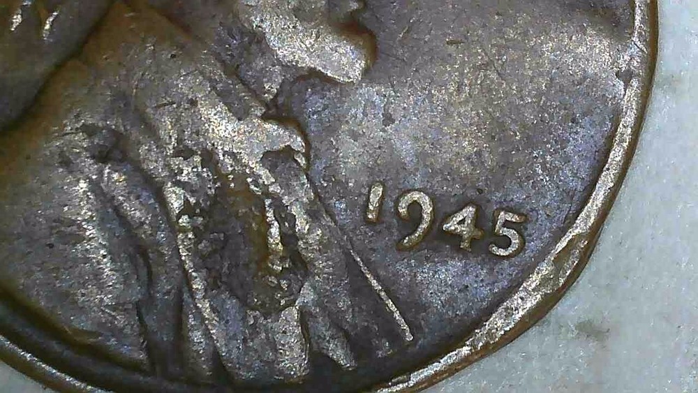 1945 P lincoln penny with lamination error.
