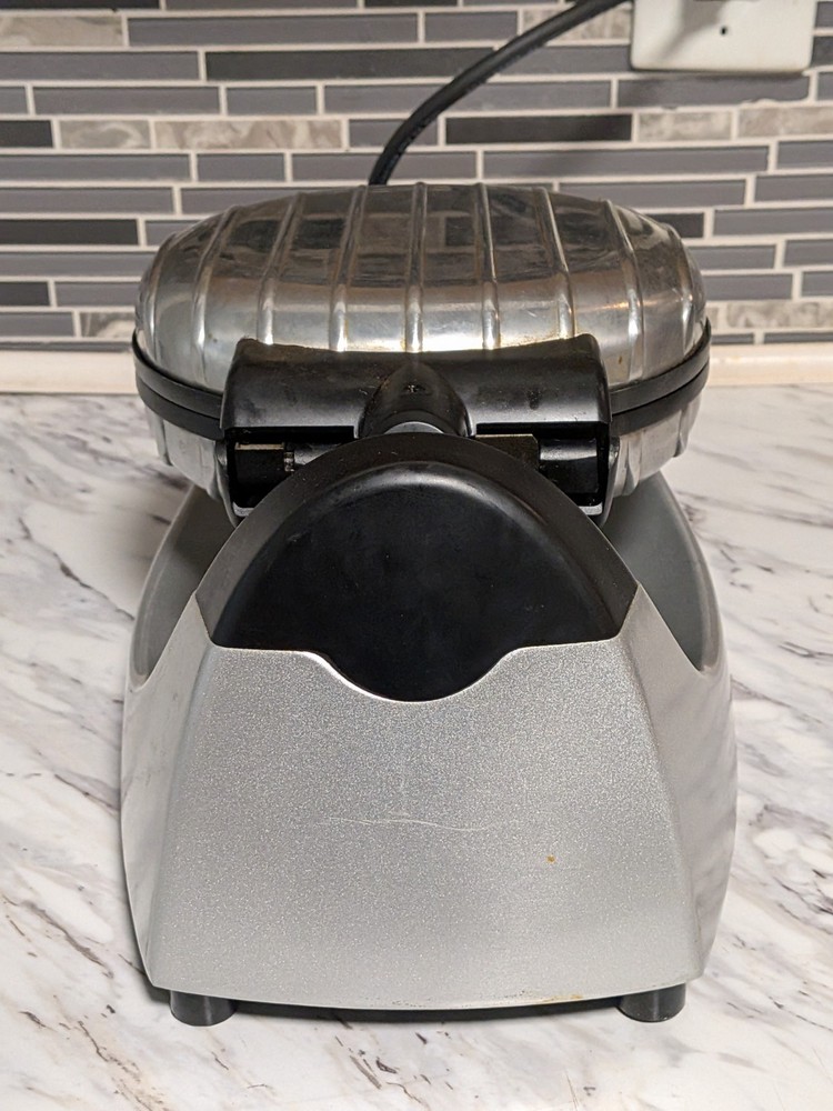 VillaWare UNO 2009 Gravity Rotating Belgian Waffle Maker Flowers Tested *READ*