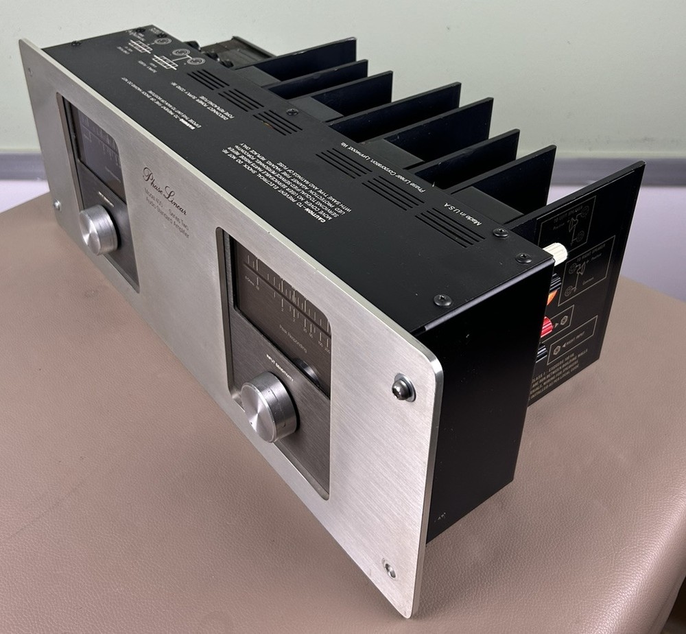 PHASE LINEAR 400 SERIES TWO STEREO AMPLIFIER