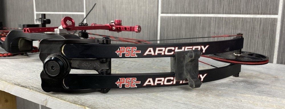 PSE Stinger X Right Hand Compound Bow - W/ Quiver Pack 10 Arrows & Accessories