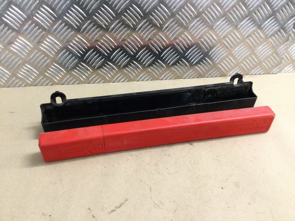 SAIC MOTOR WARNING HAZARD TRIANGLE 27 R030025