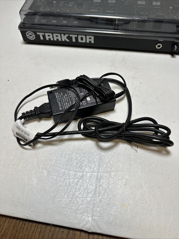 Native Instruments Traktor Kontrol S4 DJ Controller Midi Turntable