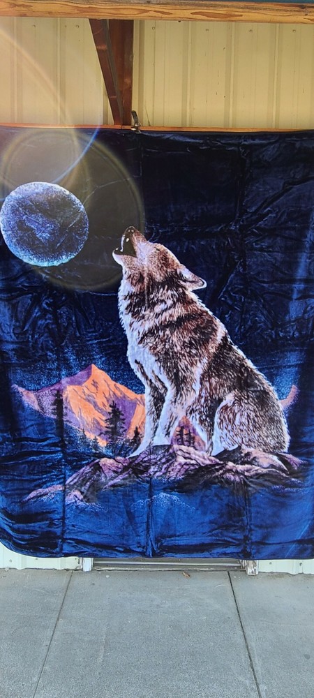 WOLF HOWLING AT THE MOON QUEEN SIZE BLANKET #5