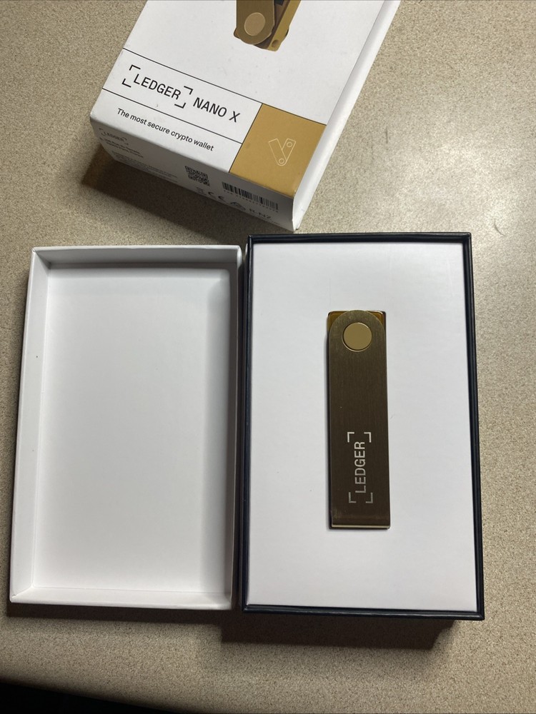 Ledger - Nano X Crypto Hardware Wallet - Bluetooth - Gold