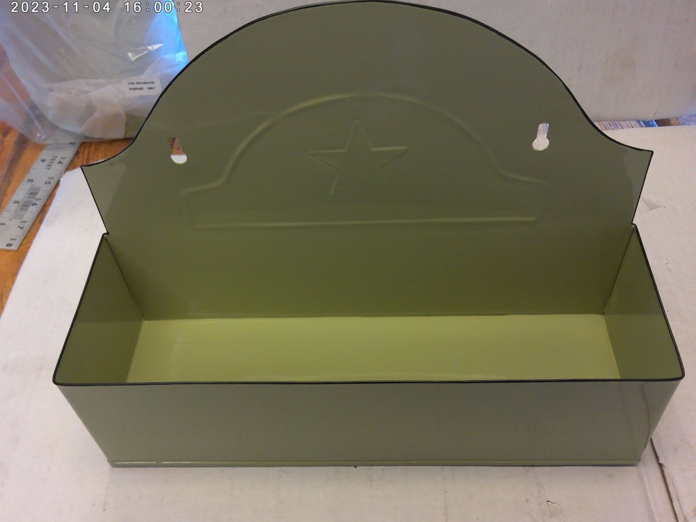 Decorative enamelware mail holder / planter box (avacado)