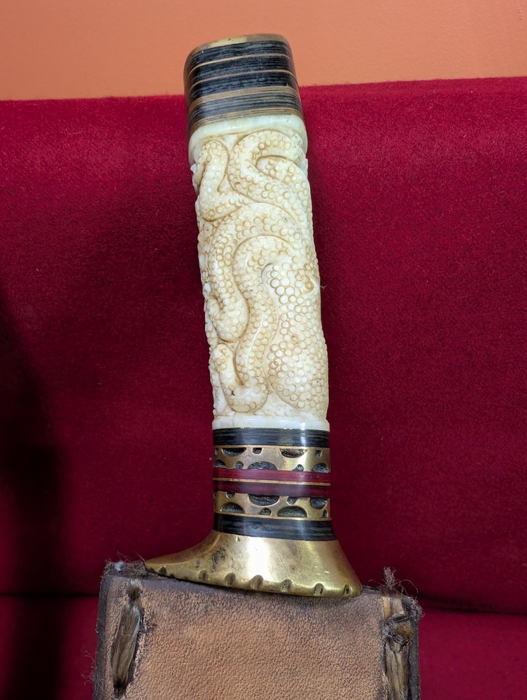 Knife Unique Fine Carved Handle