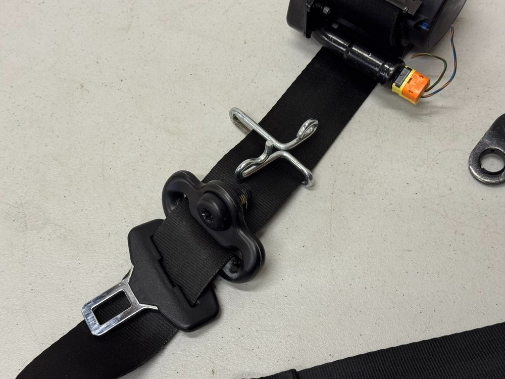 Ford Focus 2012-2014 Front Left Driver Side Seat Belt Retractor OEM
