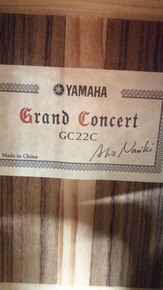 YAMAHA GC22C lassical guitar