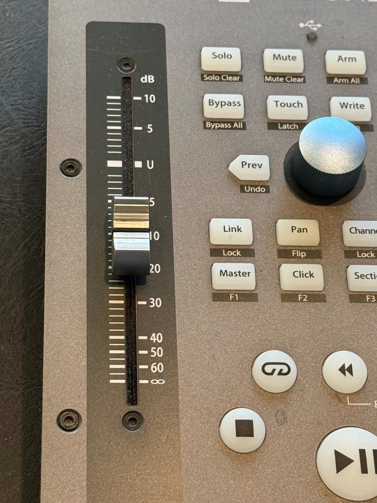 PreSonus ioStation 24c USB-C Audio Interface & DAW Controller – Great condition