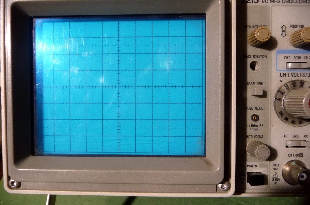 Tektronix 2215 oscilloscope with two probes