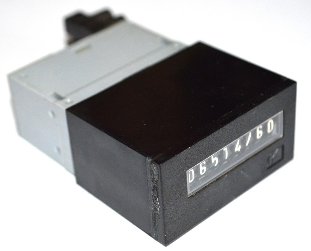 KUBLER K3K2B18.00 PANEL MOUNT COUNTER 24 VAC