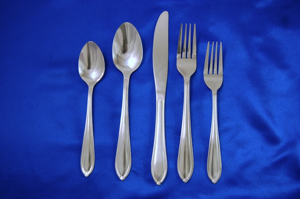 Essential Home Ginger New 20 Piece box Set Stainless Classic Flatware