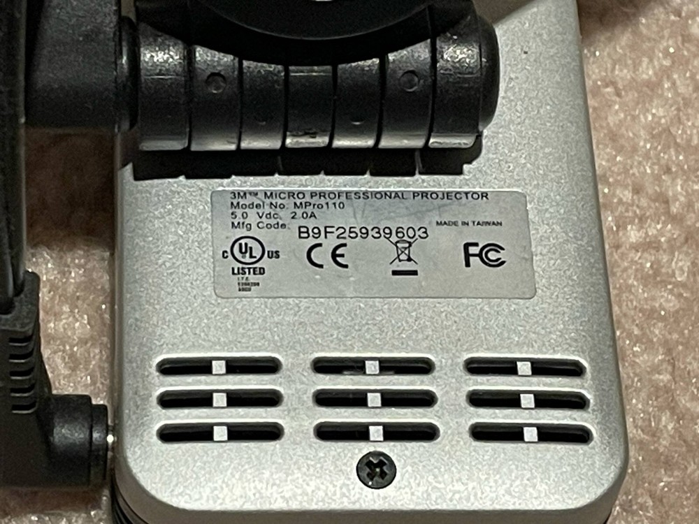 3M Micro Professional Projector MPro110 Complete