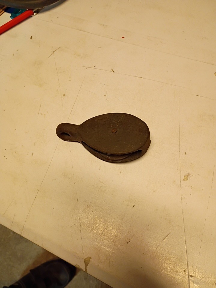 ANTIQUE Tools Small CAST IRON Pulley VINTAGE 4.5”