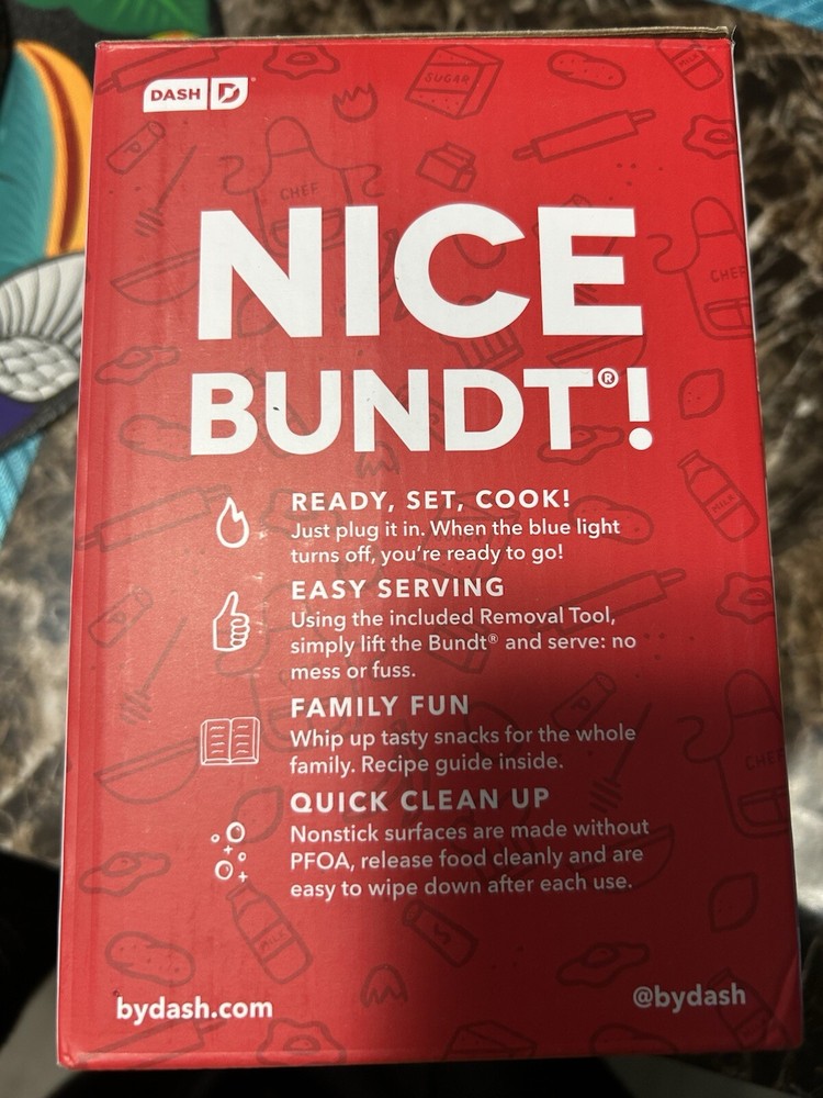 DASH MINI BUNDT MAKER