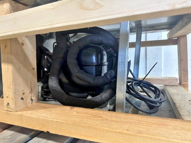 Delfield F6PC48D Pass/Through Refrigerated lighted bakery/pie Display Case, 1PH