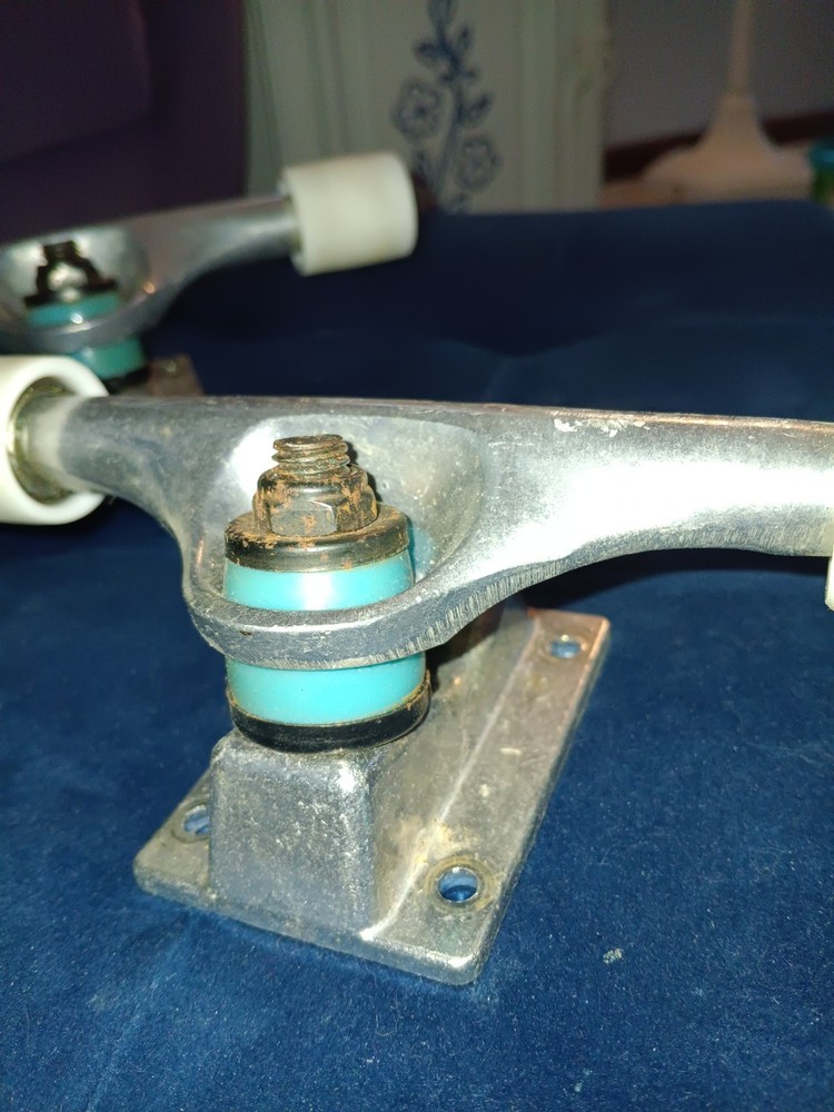 Skateboard Trucks With Tiny Wheels.